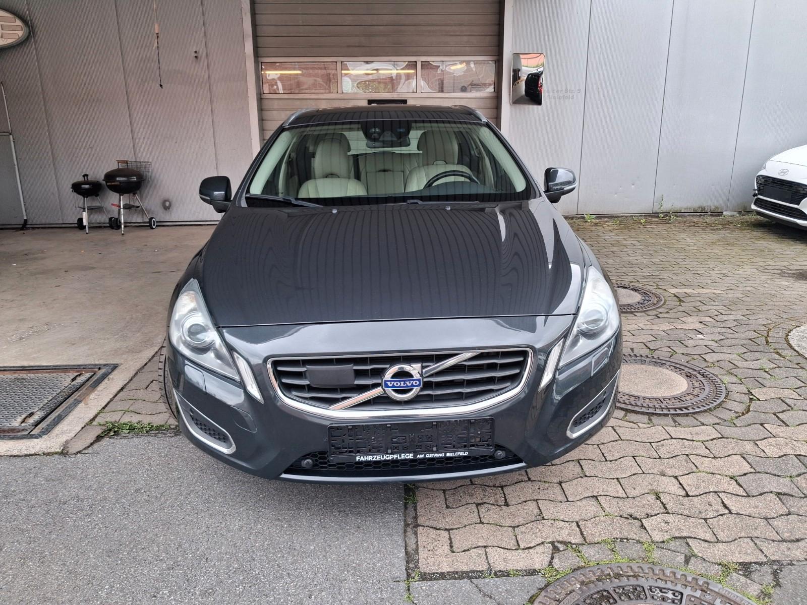 Volvo V60 Kombi Summum AWD~BLIS~DAC~DAS~ACC~RRW