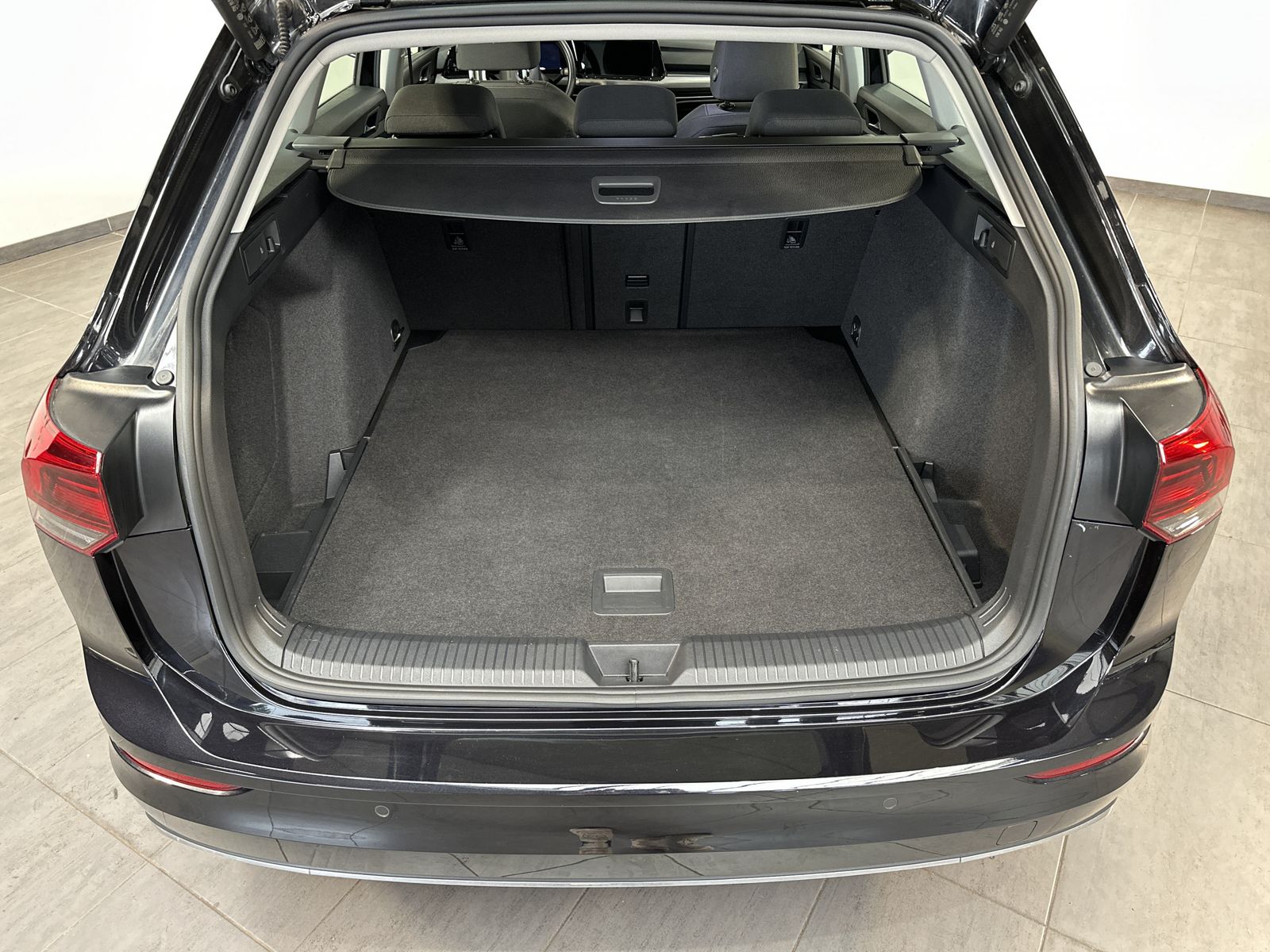 Fahrzeugabbildung Volkswagen Golf Variant 1.5 eTSI DSG Style NAV+LED+ACC+VC