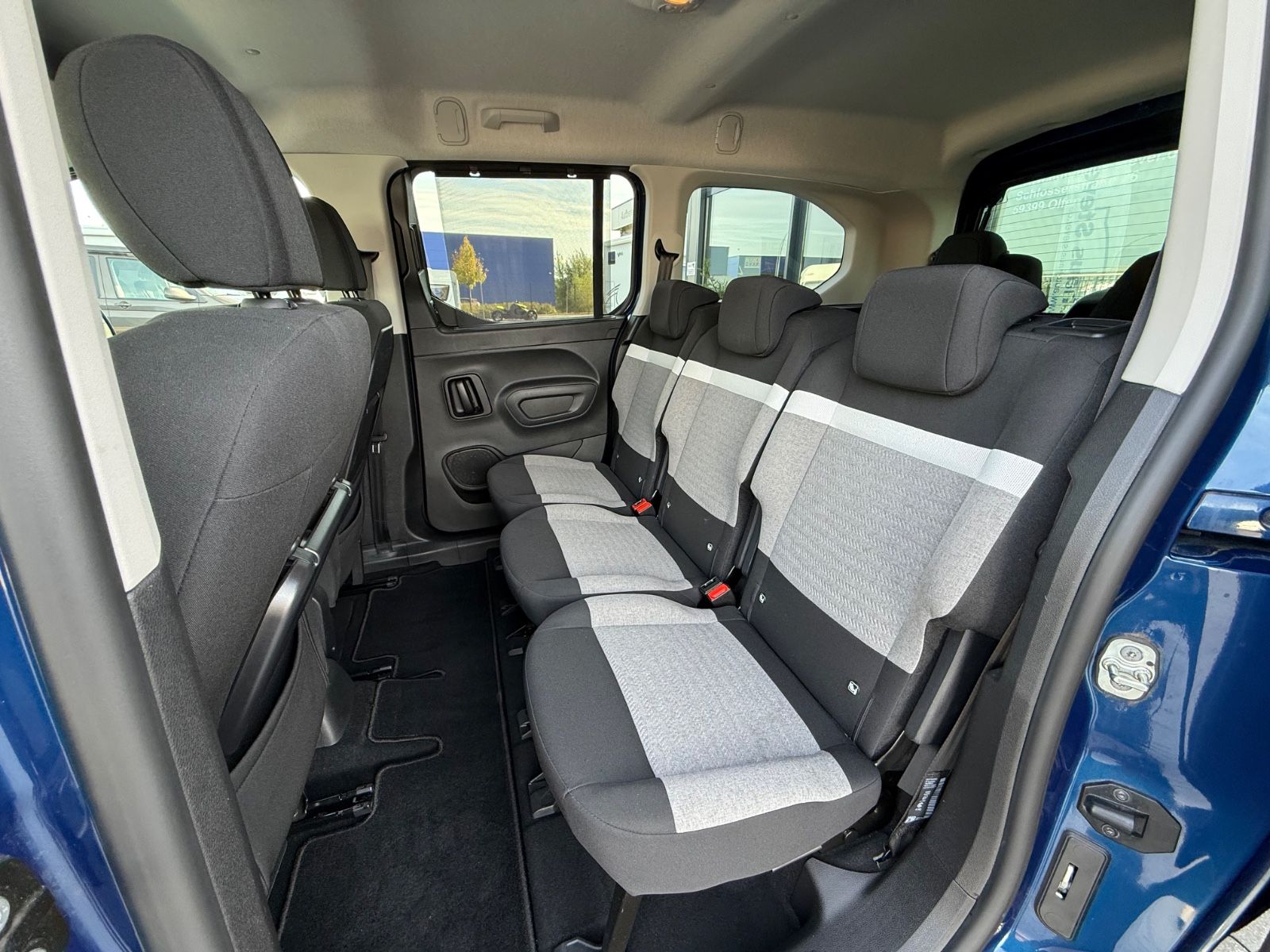 Fahrzeugabbildung Citroën Berlingo XL 7-SITZER AUTOM. KLIMA SITZHEIZ. CAM