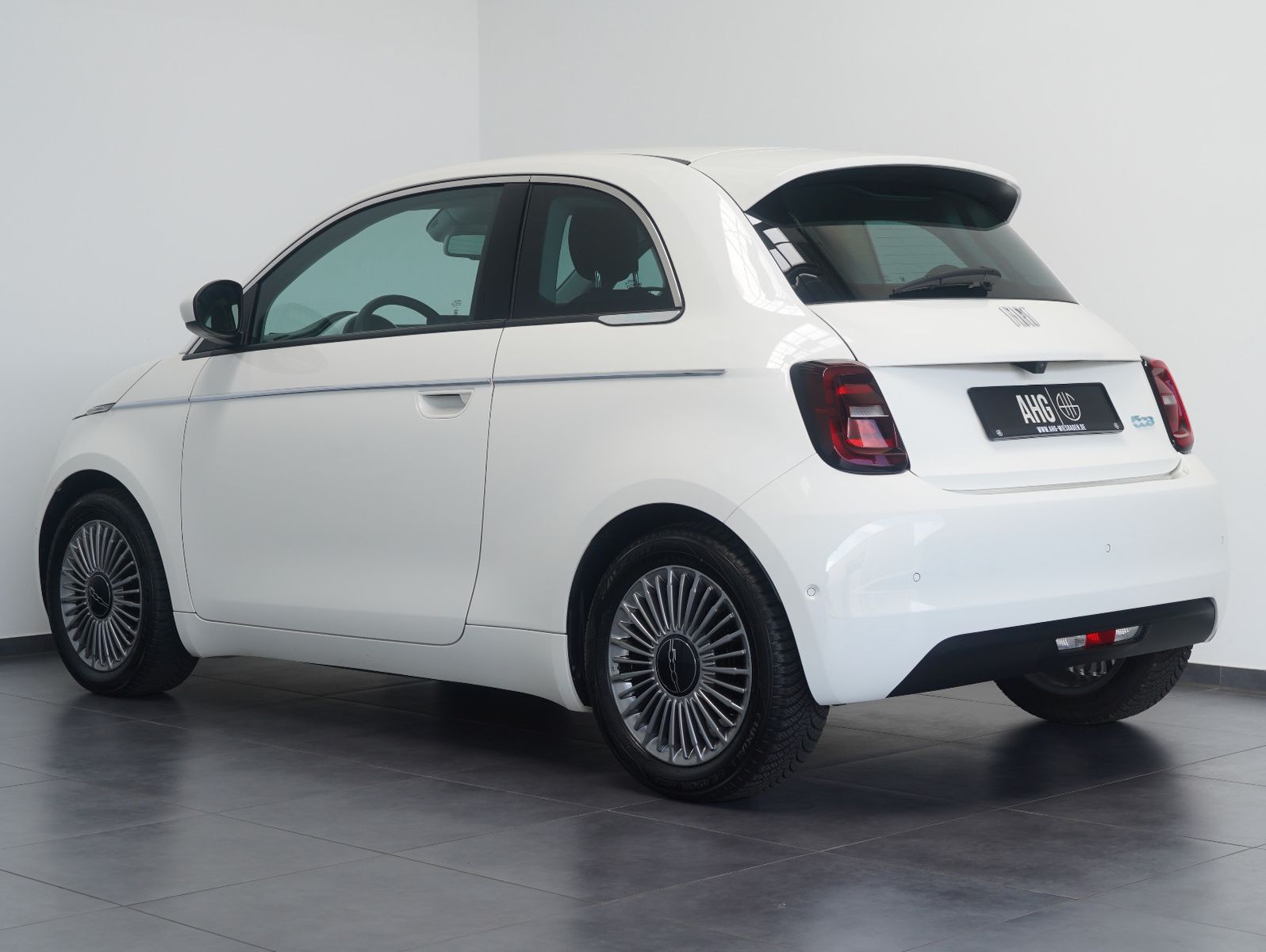 Fahrzeugabbildung Fiat 500e 87KW/42kWh/DC-LADEN/CARPLAY/DAB/SOH/KAMERA
