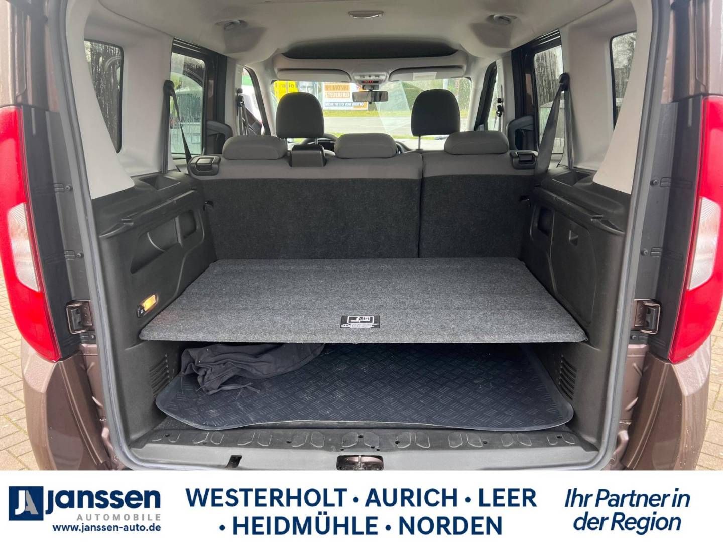 Fahrzeugabbildung Fiat Doblo 1.4 T-Jet 16V Natural Power Lounge