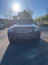 Mercedes-Benz GLK 300 4MATIC - - Mercedes-Benz GLK 300 mit Benzin-Antrieb