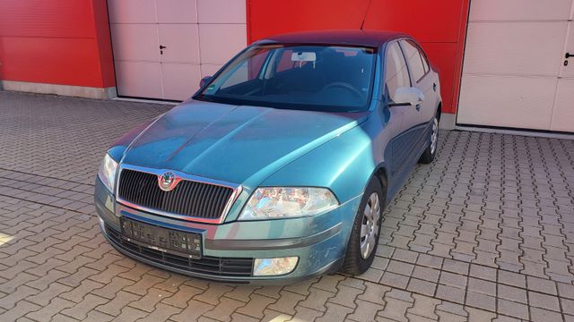 Skoda Octavia 1.6 LIMOUSINE/KLIMA/PDC