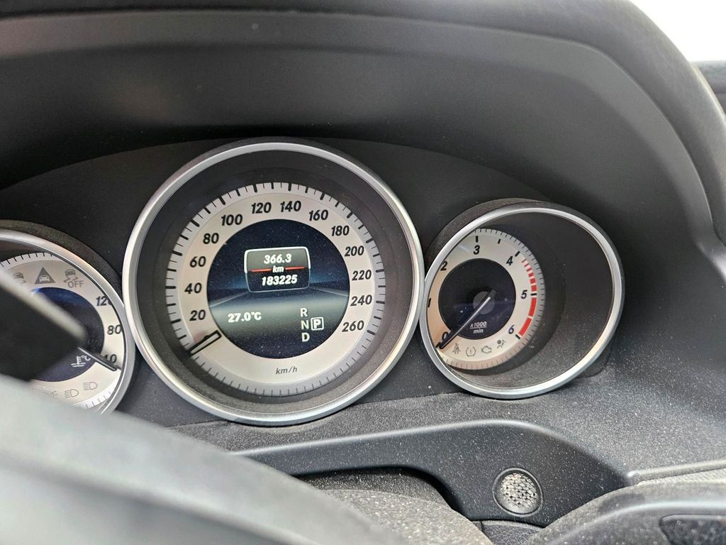 Image of Mercedes-Benz E 220