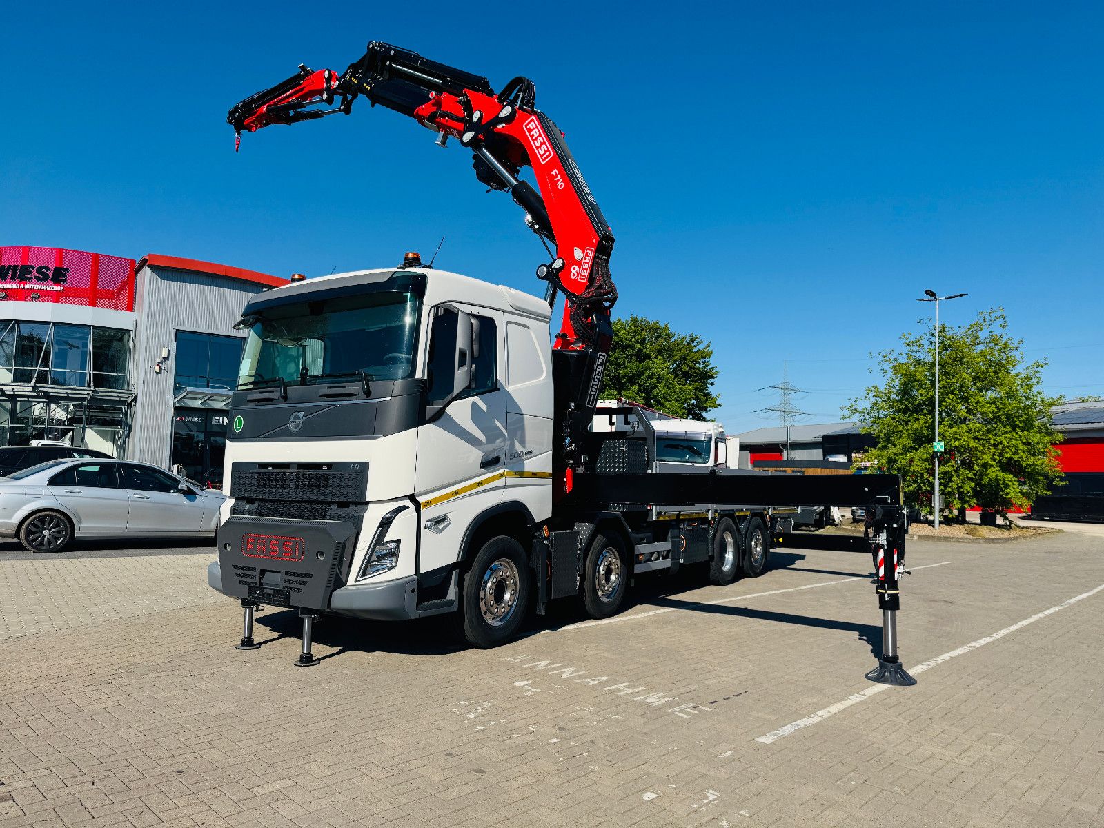Fahrzeugabbildung Volvo FH 500 8x2 mit F710RA.2.27 L426 und V20 Winde