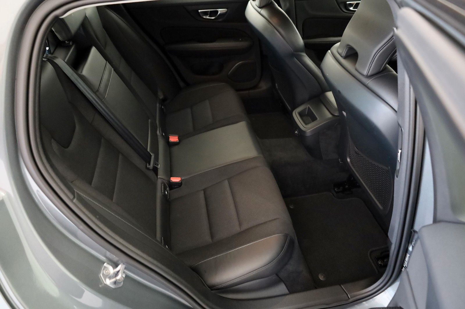 Fahrzeugabbildung Volvo V60 Momentum Pro, T.Leder,Navi,LED,Kamera,SH