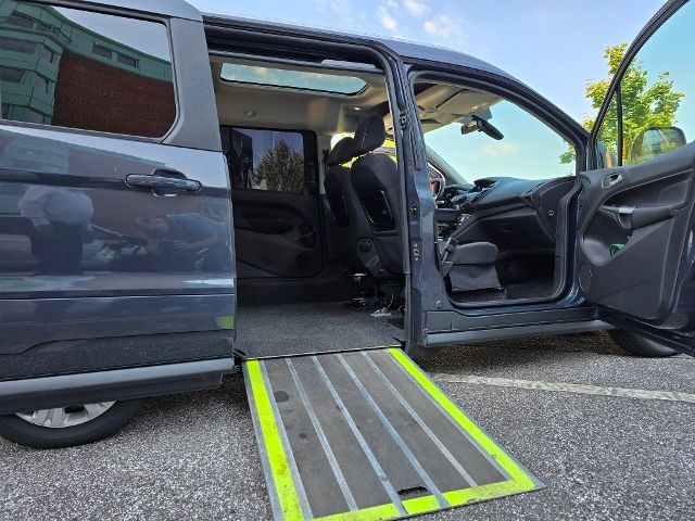 Fahrzeugabbildung Ford Grand Tourneo Connect Paravan Selbstfahrer Rolli