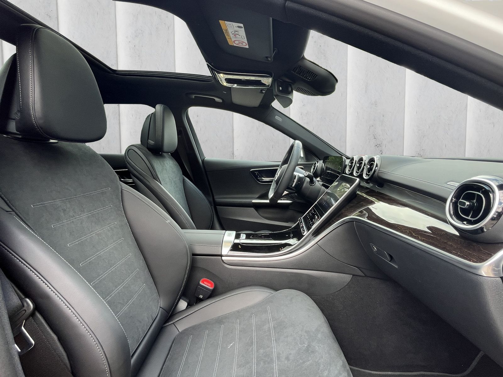 Fahrzeugabbildung Mercedes-Benz C 200T*Pano*AHK*AMG-Line*9G*LED**
