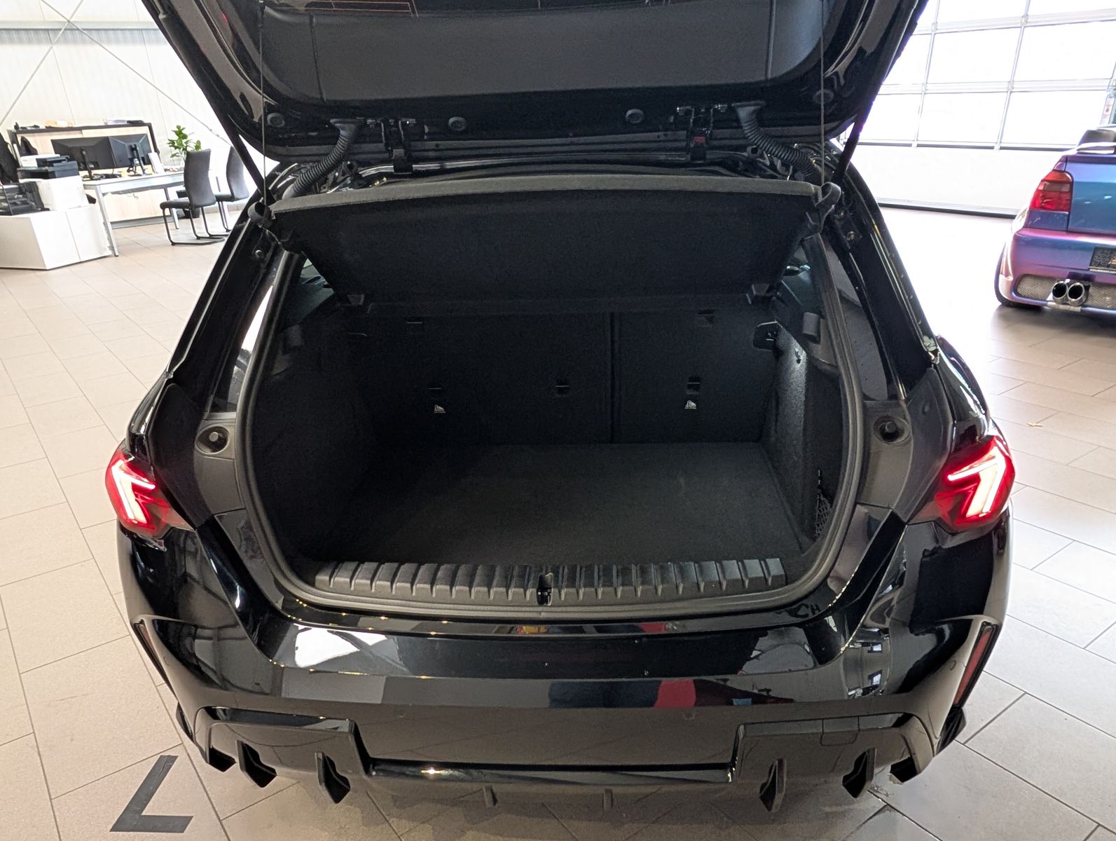 Fahrzeugabbildung BMW 118 d M-Sport Premium Ad-LED Cam Pano Alcan 18"