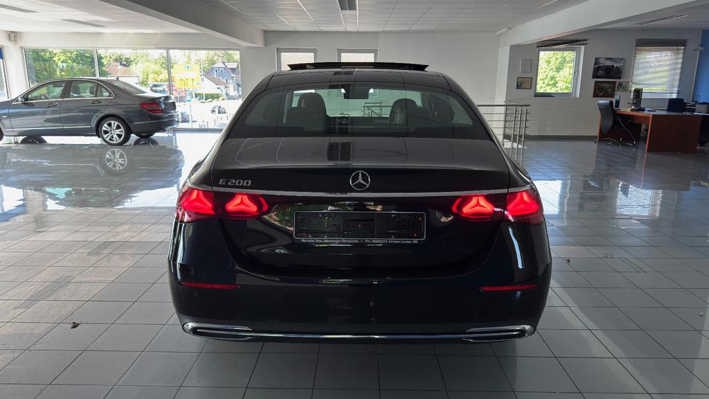 Mercedes-Benz E 200