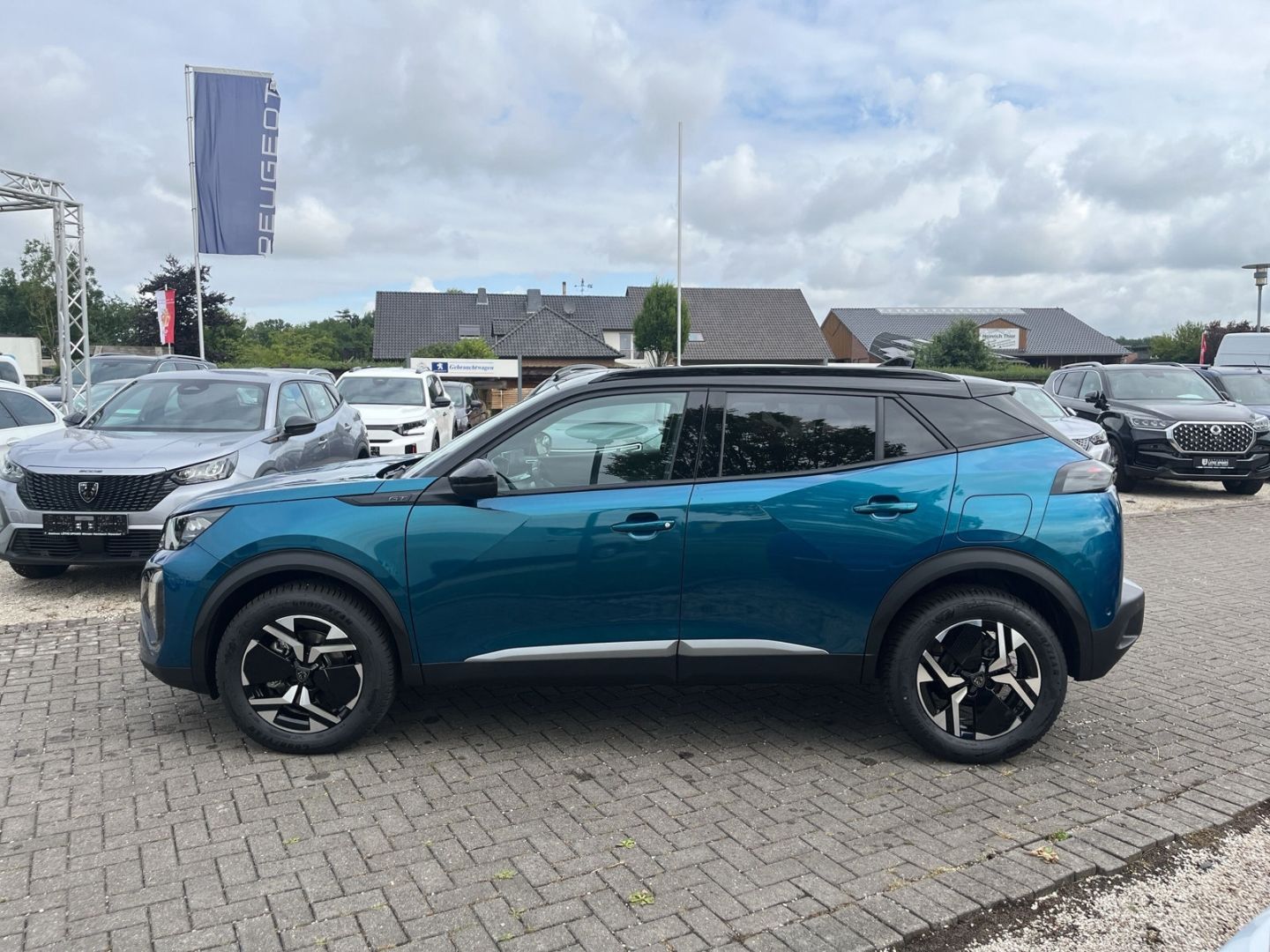 Fahrzeugabbildung Peugeot 2008 GT HYBRID 145 e-DSC6 El. Panodach Navi ACC