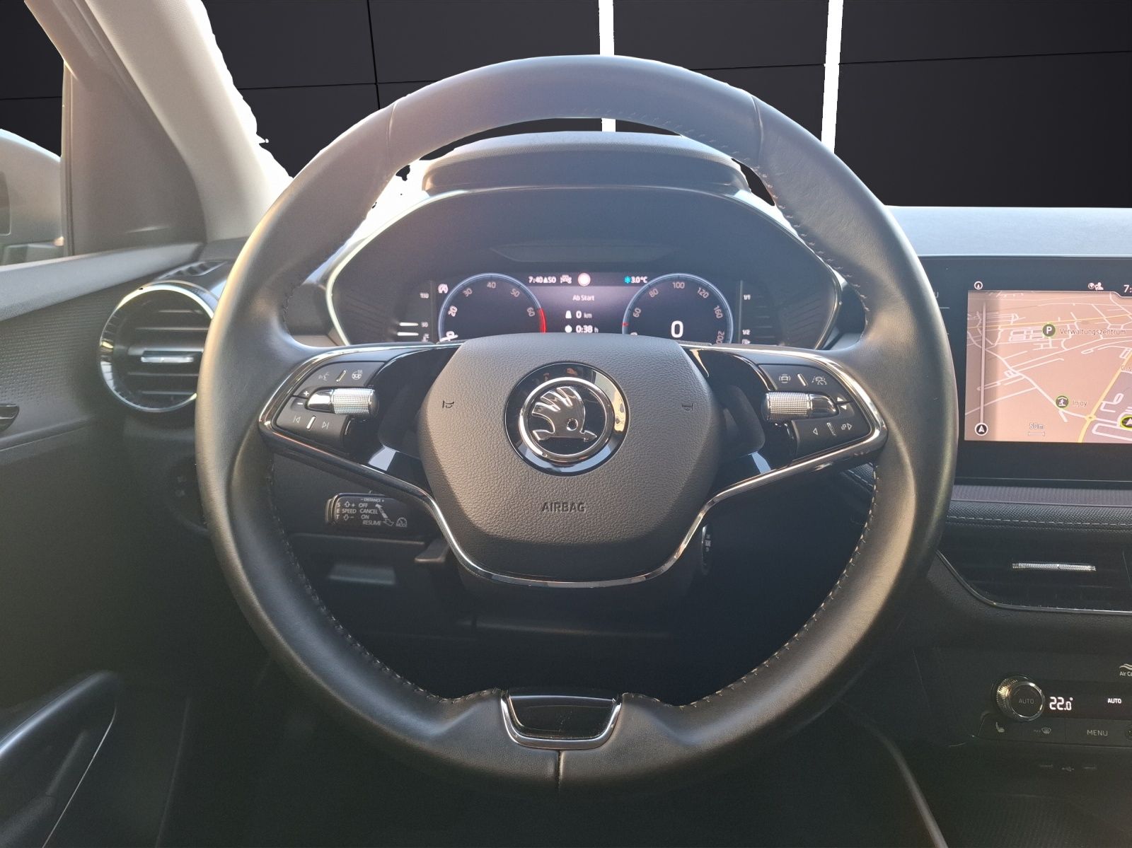 Fahrzeugabbildung SKODA Fabia TSI Style LED Navi AID ACC RFK SH LM