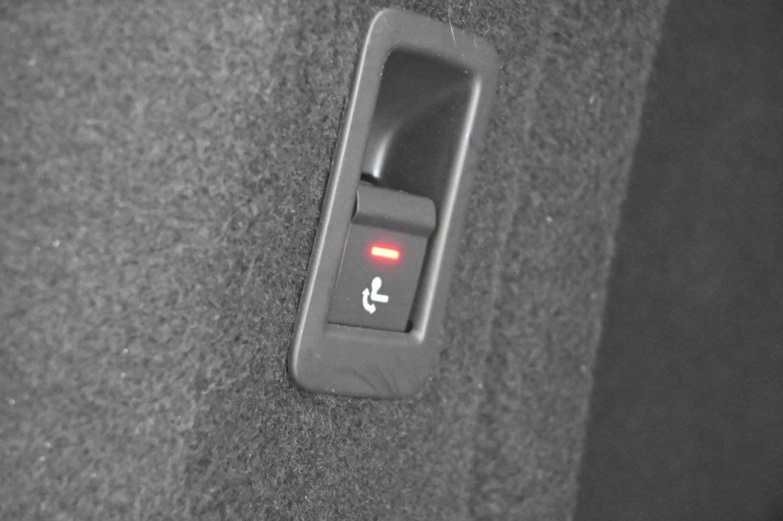 Audi A4 quattro*LED*ST-HEIZ*AHK*VIRTUAL*KEYLESS*B&O