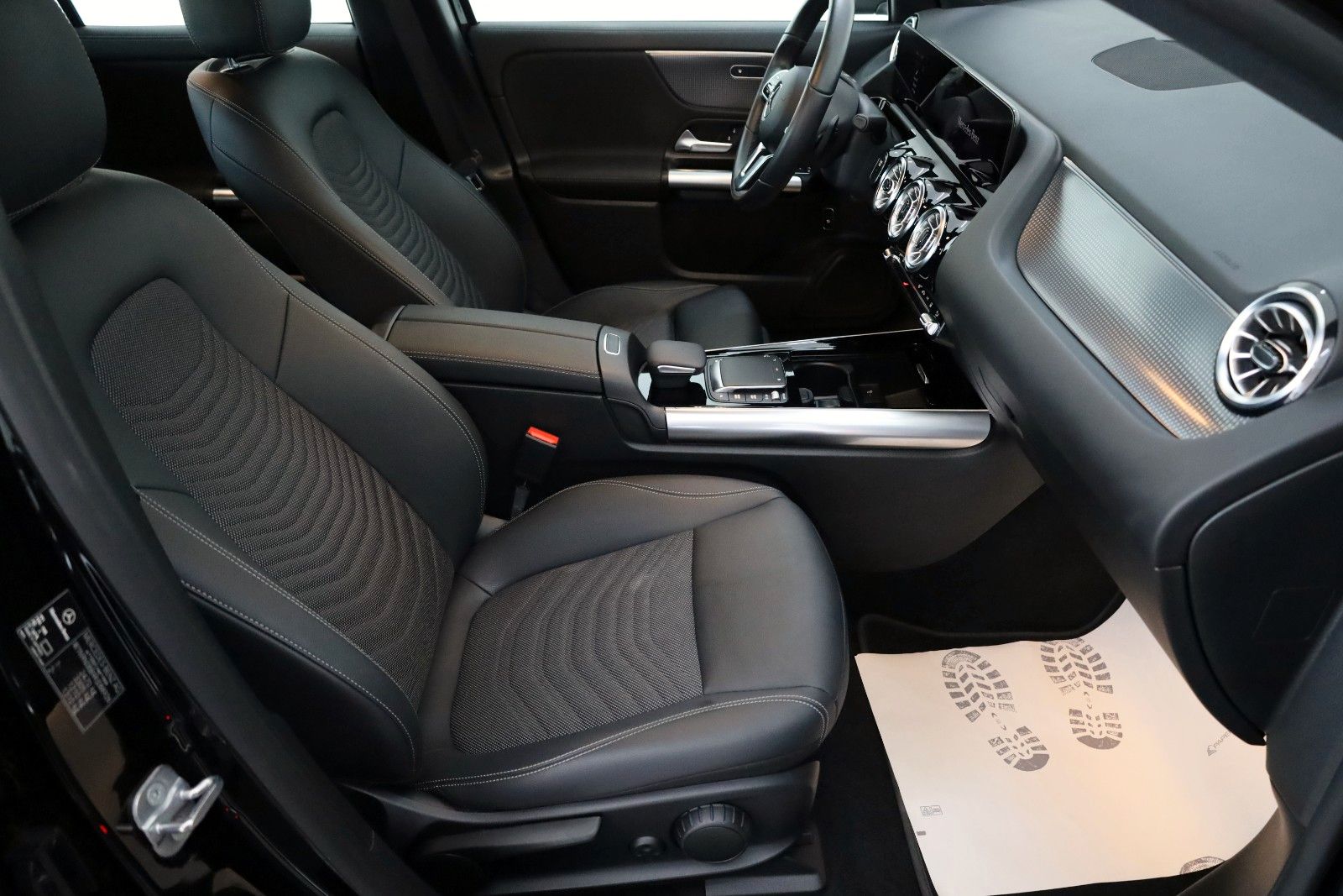 Fahrzeugabbildung Mercedes-Benz EQA 250 Progressive,T.Leder,Navi,LED,SH,Kamera