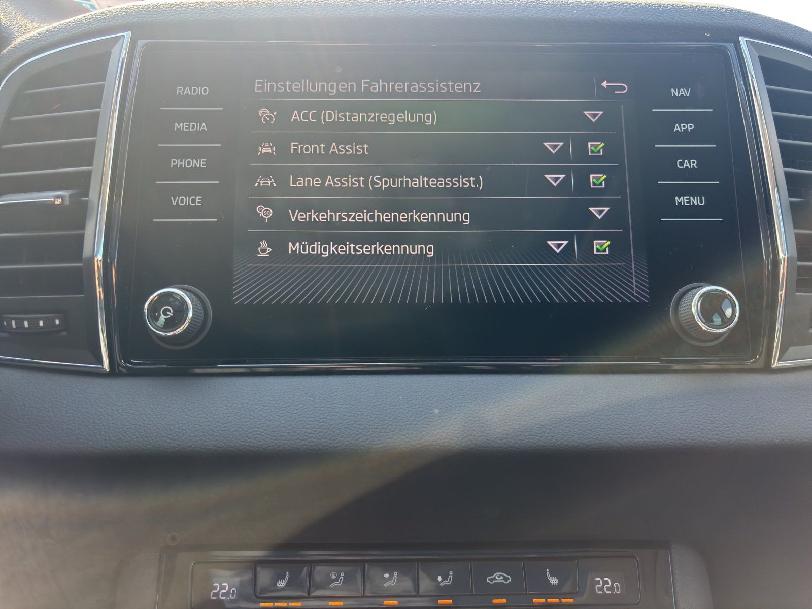 Fahrzeugabbildung SKODA Karoq Style 2,0 TDI 110 kW DSG 4x4