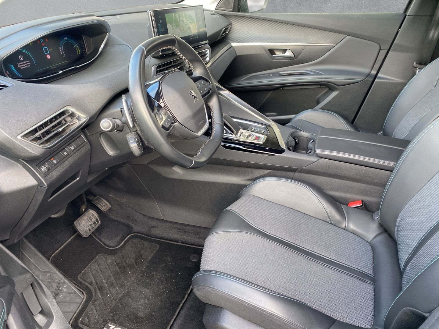Fahrzeugabbildung Peugeot 3008 Hybrid 225 Allure 1.6 Plug-In EU6d EAT8