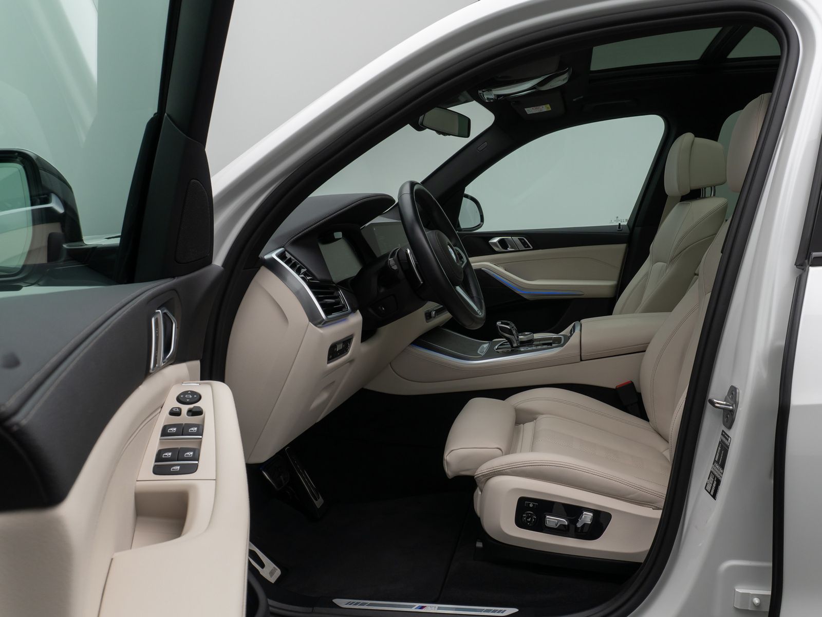 Fahrzeugabbildung BMW X5 xD30d M Sport Laser 360° HUD DAB Panorama 22"