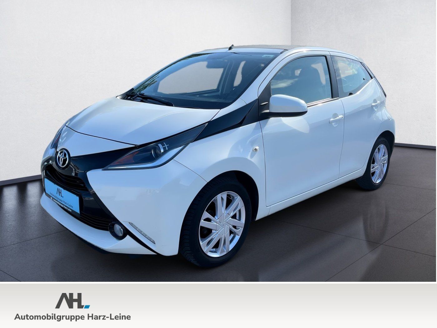 Toyota Aygo (X) 2015, 1.0 benzīns, Automāts, Sedans, Balts — Latvijā