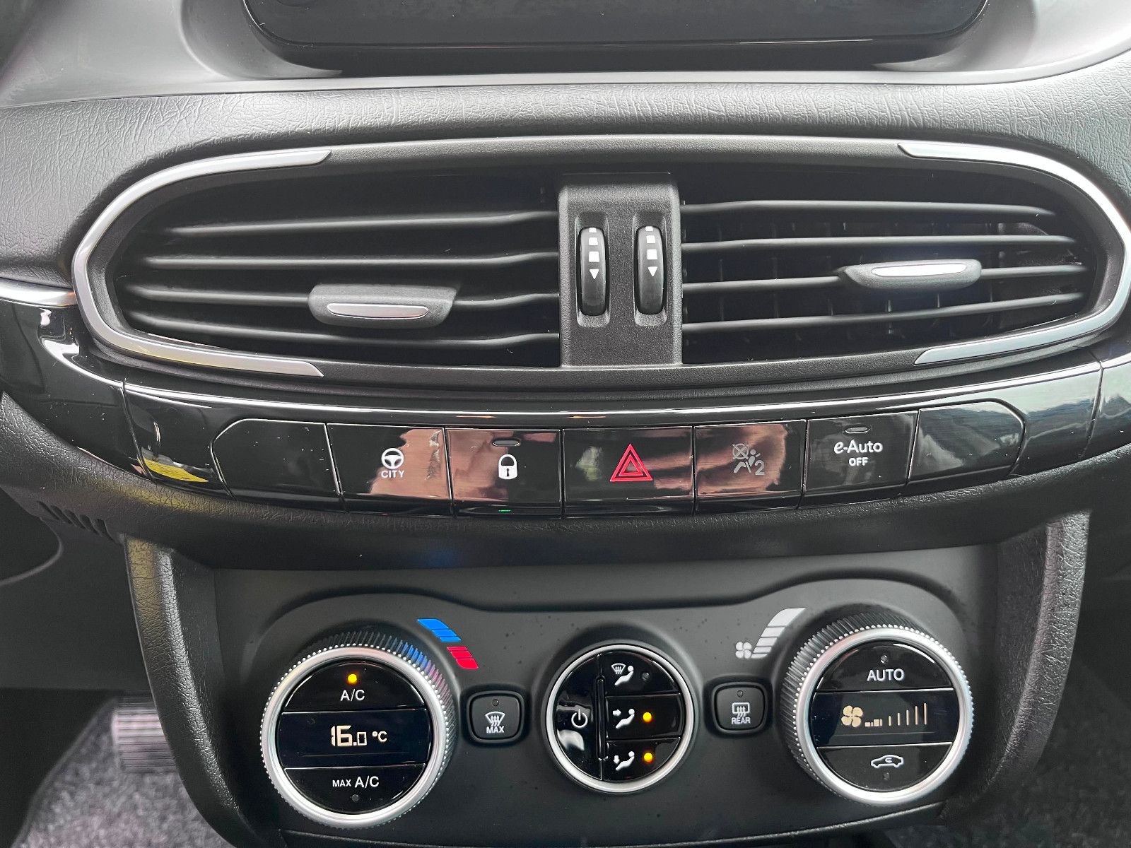 Fahrzeugabbildung Fiat Tipo Cross