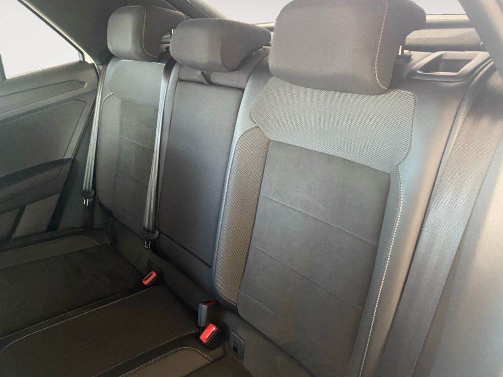 Fahrzeugabbildung Volkswagen T-Roc 1.5 TSI R-Line AHZV Anschlussgarantie