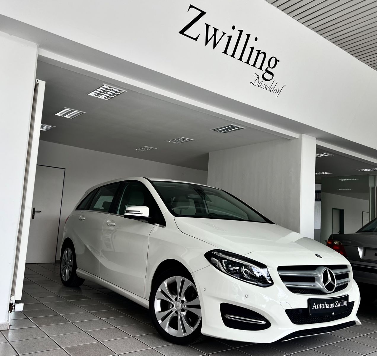 MERCEDES-BENZ B220d 4x4 G-tronic Score Urban Leder LED AHK F1