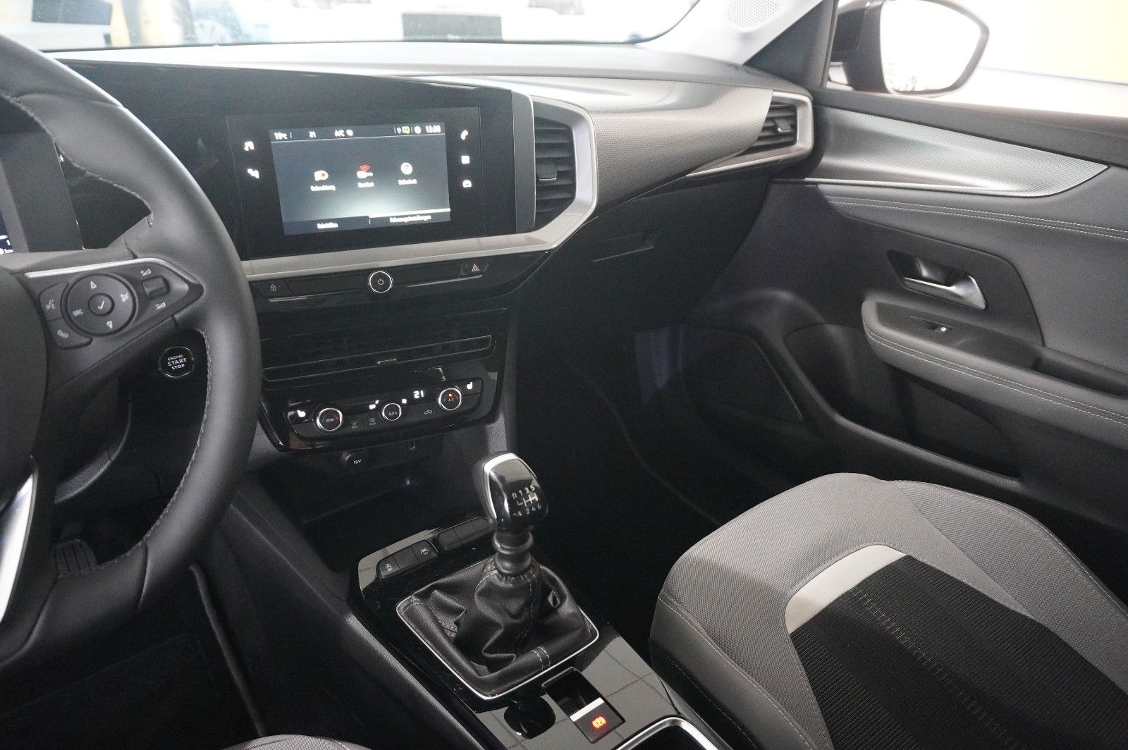 Fahrzeugabbildung Opel Mokka ELEGANCE 1.2T NAVI/LED/KAMERA/SPORT/VIRT.