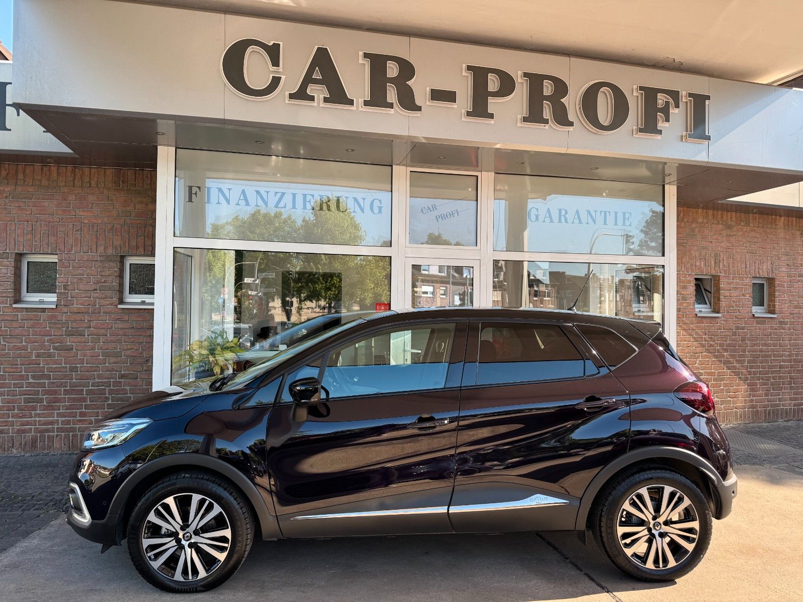 Fahrzeugabbildung Renault Captur Initiale Paris Navi/Leder/Kamera/21Tkm