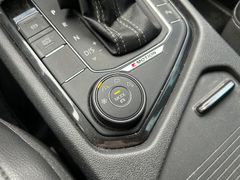 Fahrzeugabbildung Volkswagen Tiguan 2.0 TDI 4MOTION R-Line Pano AHK Stndhzn
