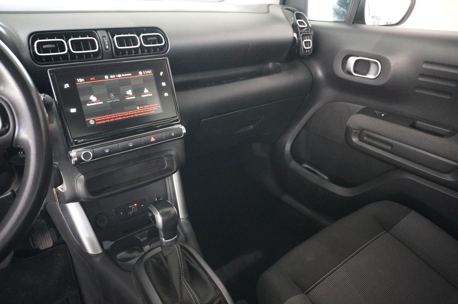Fahrzeugabbildung Citroën C3 Aircross 1.2 FEEL NAVI/LED/SHZ/PDC/TEMP./AHK