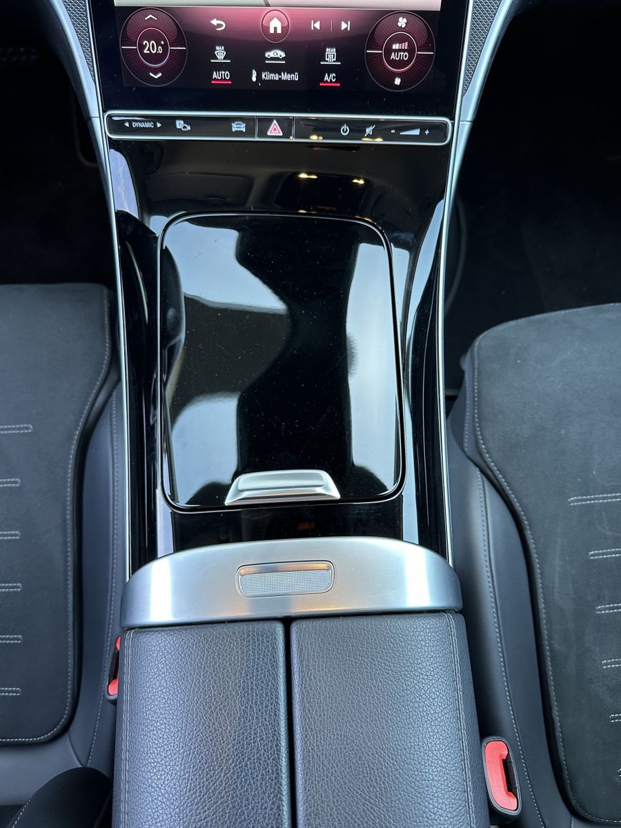 Fahrzeugabbildung Mercedes-Benz C 220d T AMG-Line NAV+LED+DISTRONIC+CARPLAY+SPUR