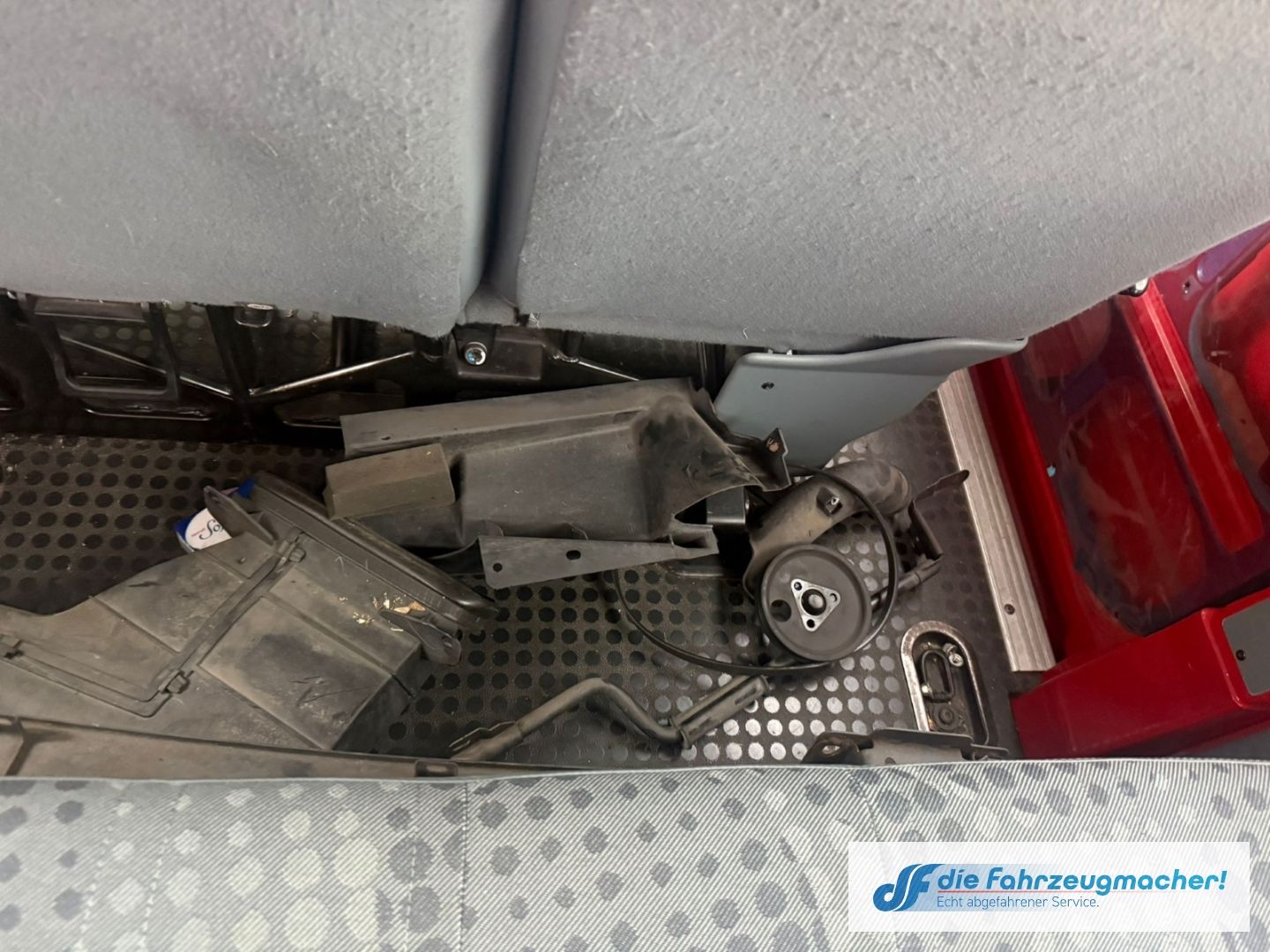 Fahrzeugabbildung Ford Transit Kombi 9.Si.*TOTALSCHADEN ohne Motor u.Ge
