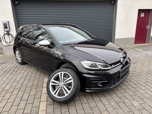 Volkswagen Golf VII Lim. R-line Jahreswagenzustand !