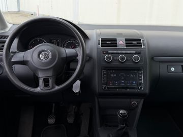 Volkswagen Touran - 12