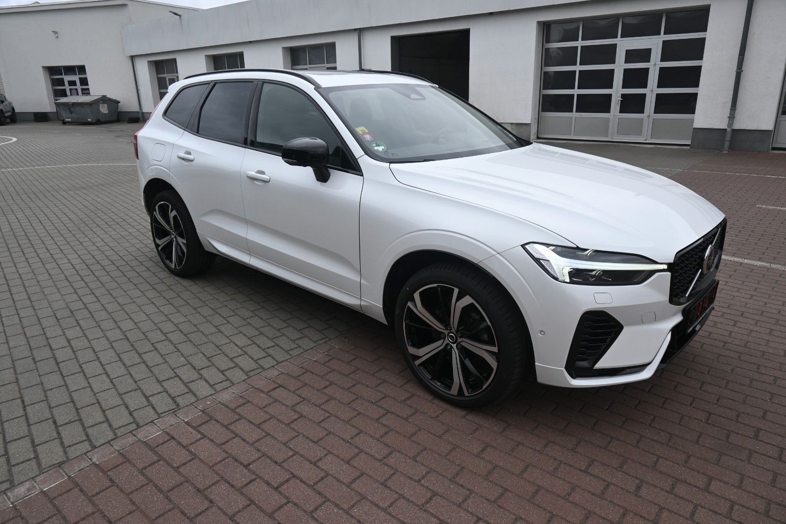 Fahrzeugabbildung Volvo XC60 T8 PHEV Ultimate Dark*LUFT*360°*ACC*AHK*