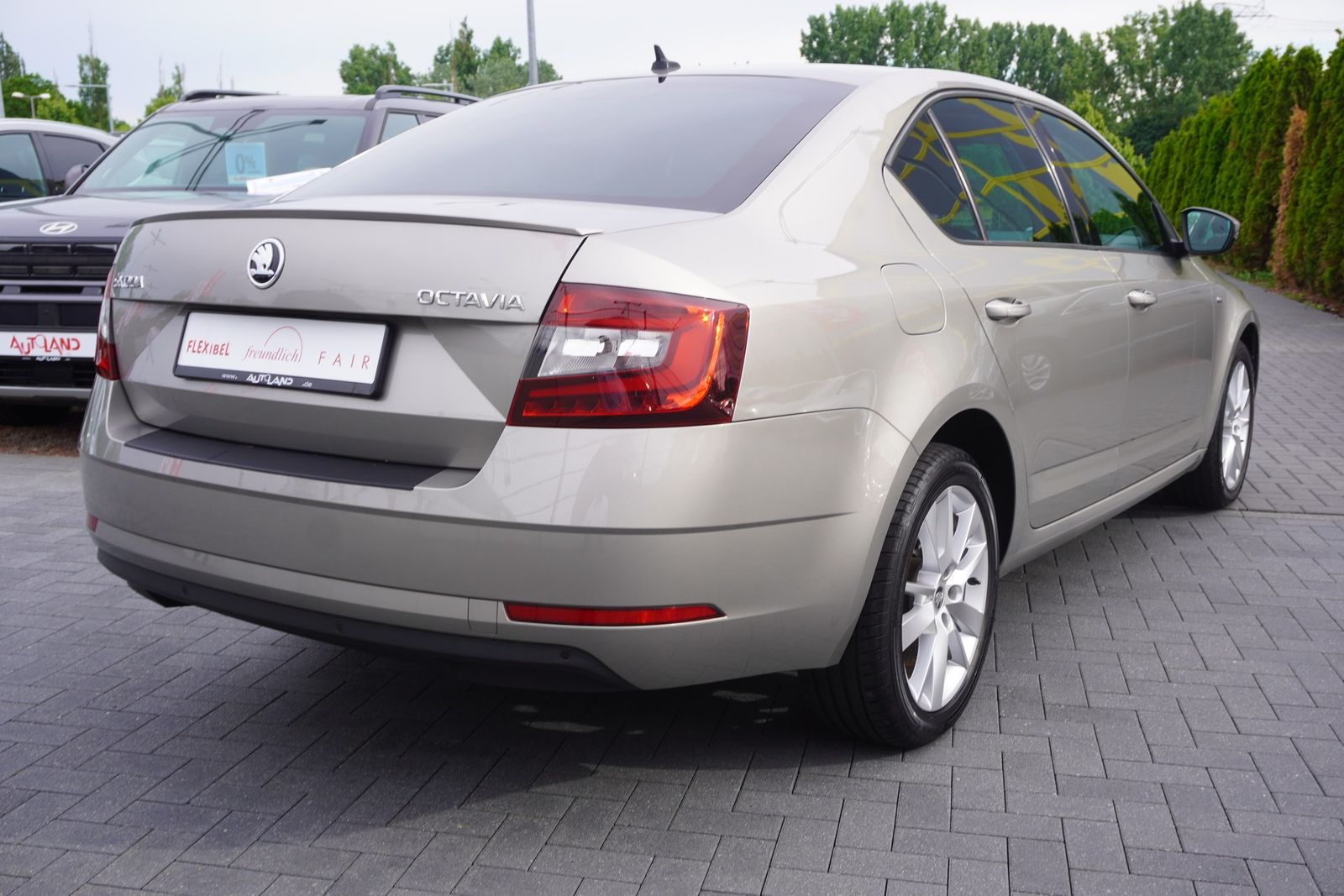 Skoda Octavia 1.5 TSI Clever DSG LED Navi ACC PDC foto 5