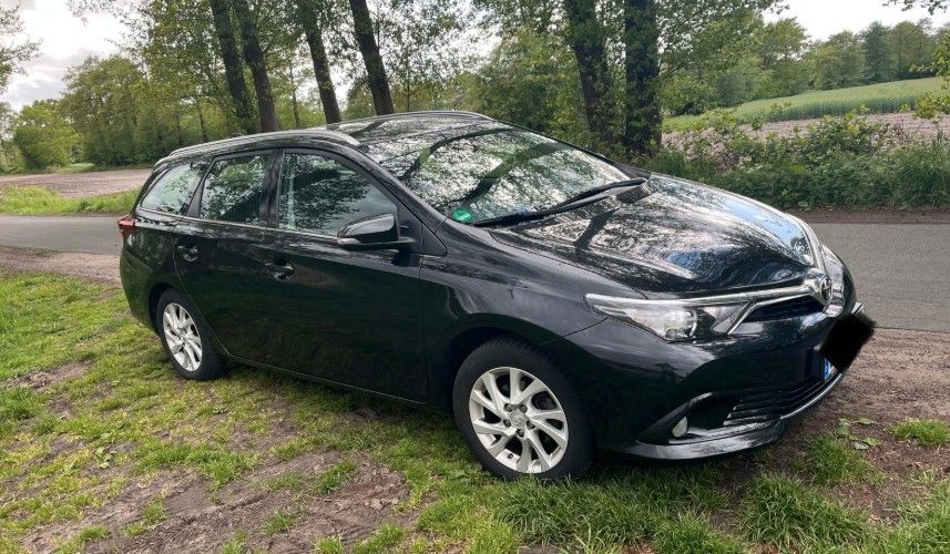 TOYOTA Auris