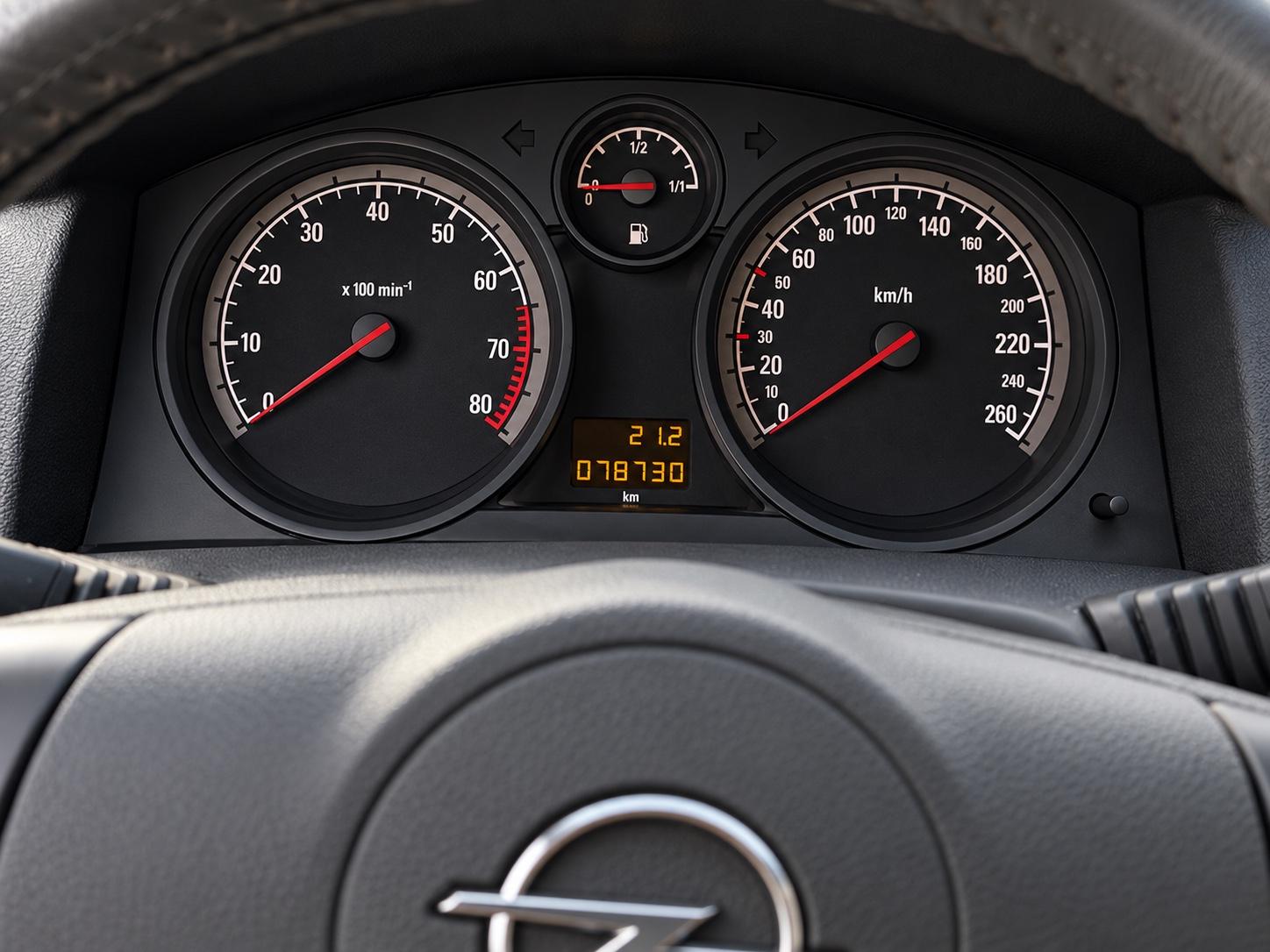 Opel Astra 2009 — photo 14