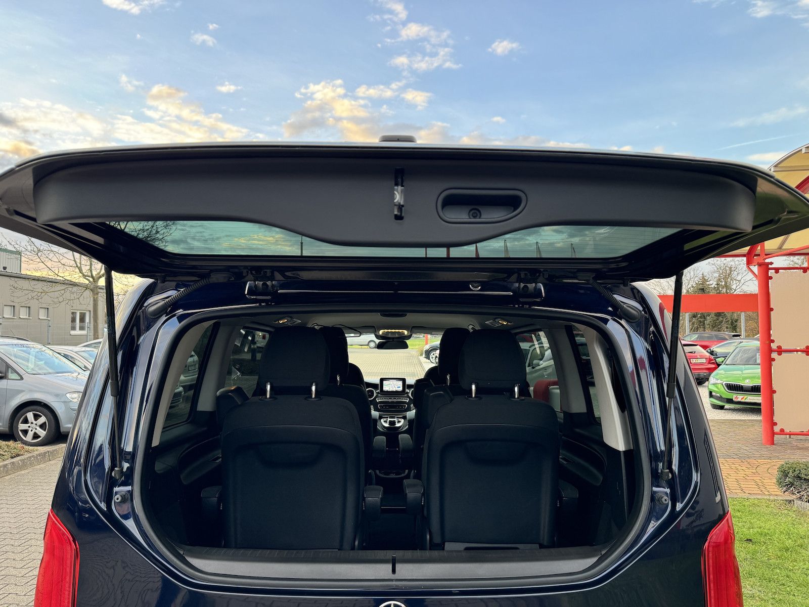 Fahrzeugabbildung Mercedes-Benz V 220 d EDITION/LED/Navi/DAB/Cam/Spur/Side/AHK/