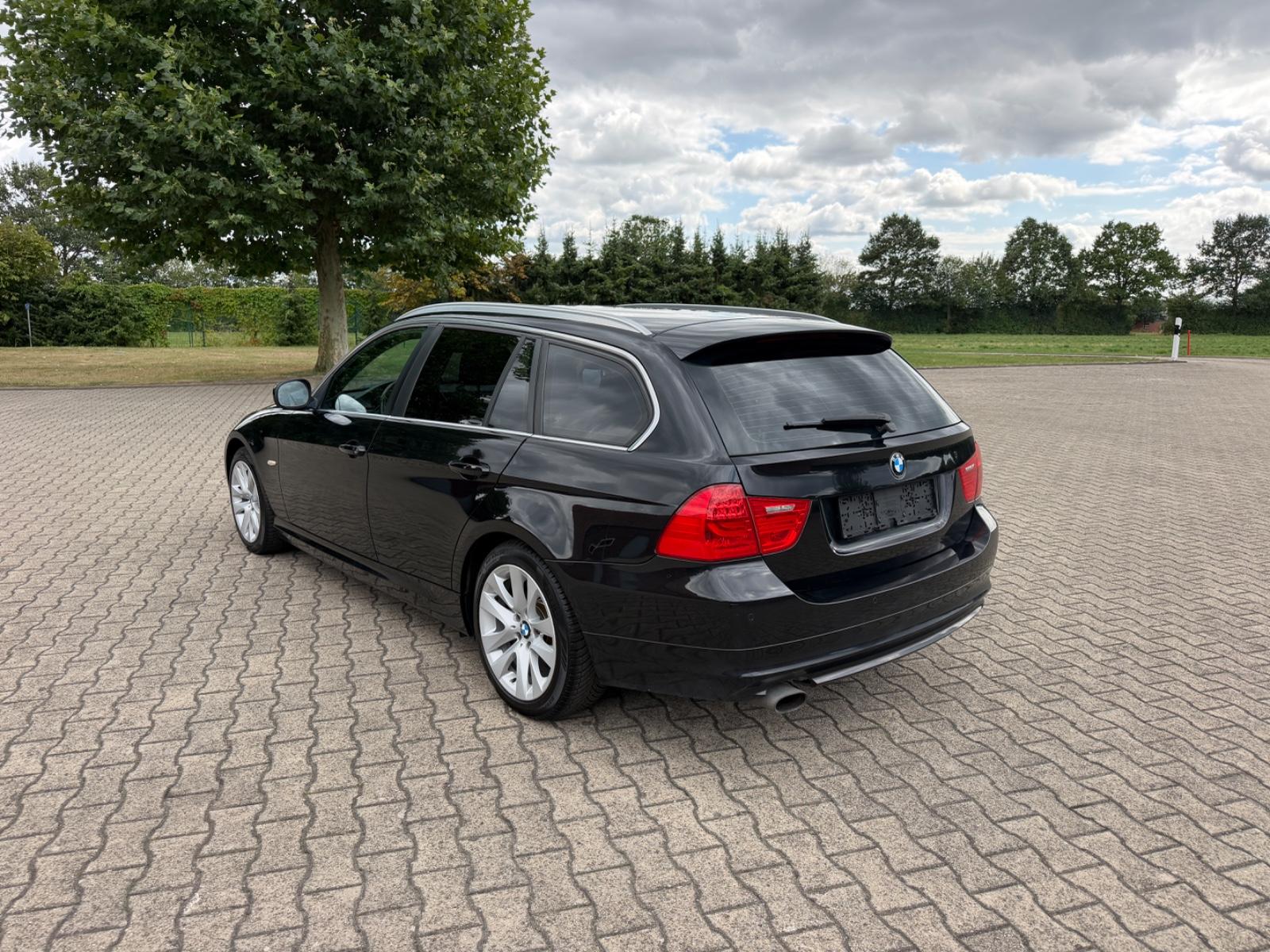 BMW 318 2011 — photo 5
