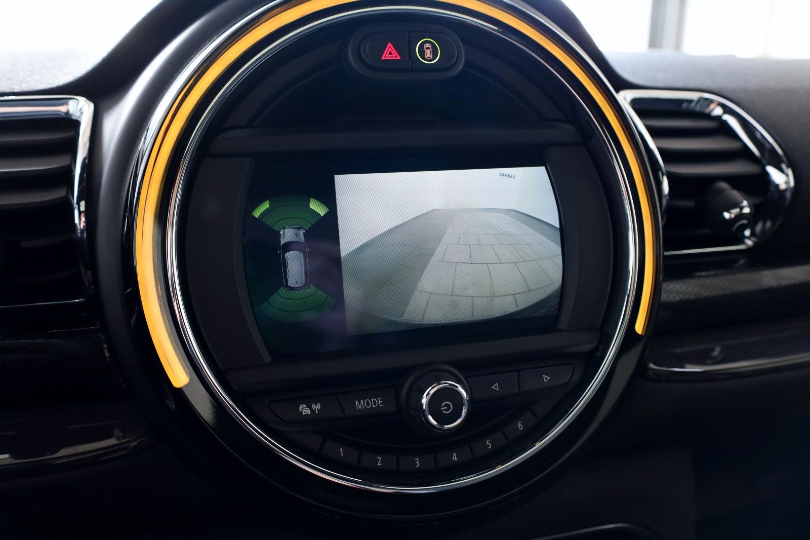 Fahrzeugabbildung MINI Clubman SD Cooper All4 Navi,LED,PanDach,Harman/K