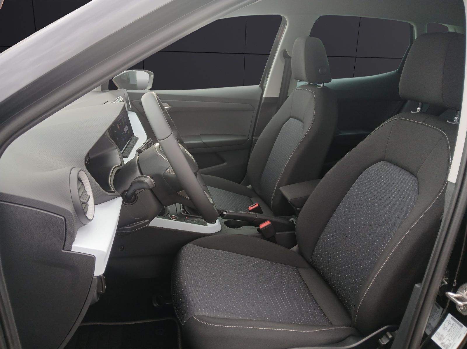 Fahrzeugabbildung SEAT Arona 1.0 TSI DSG Road Edition LED Winter-P.