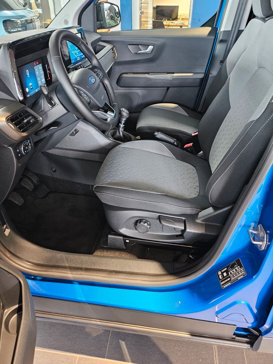 Fahrzeugabbildung Ford Tourneo Courier Titanium