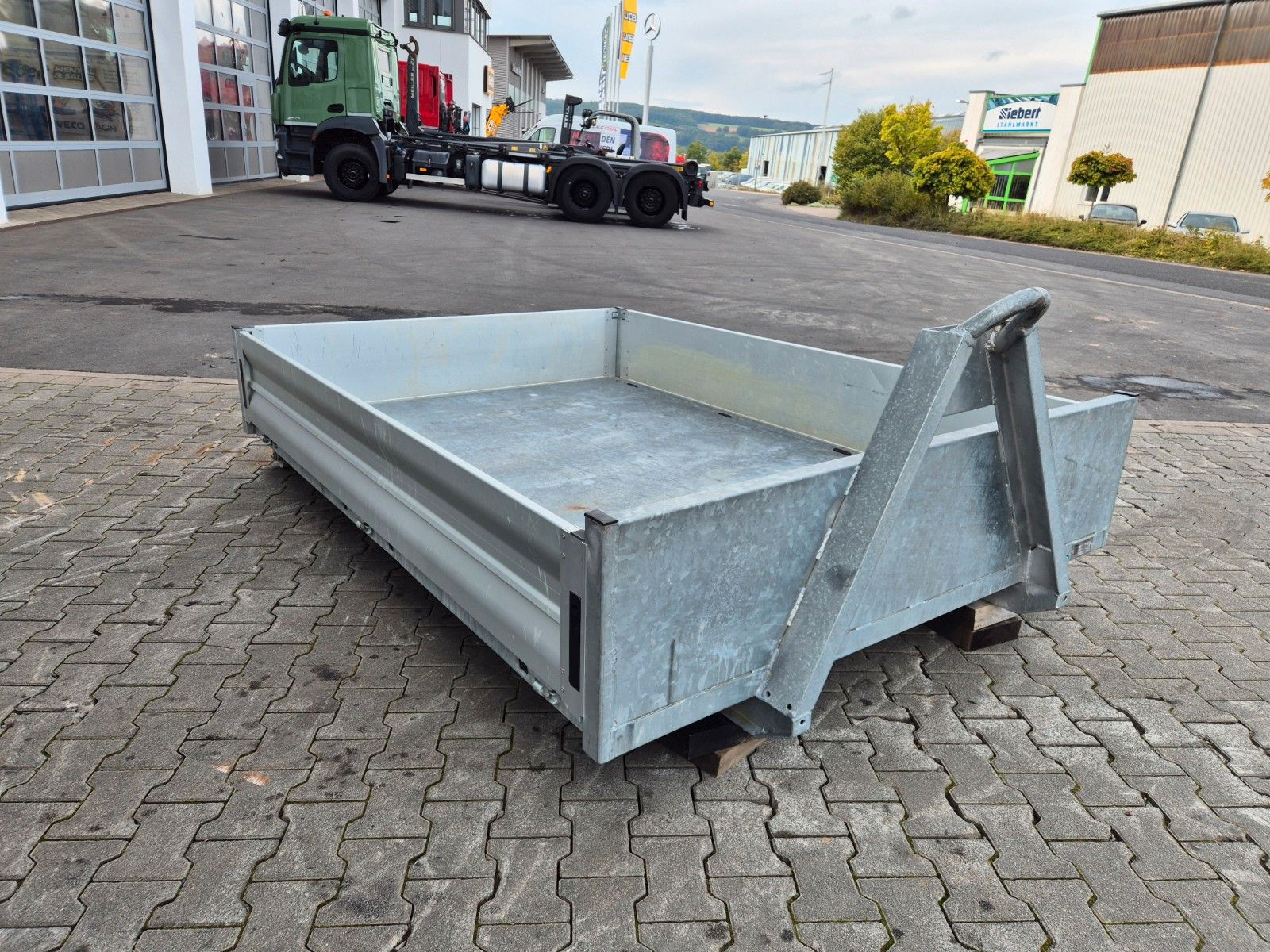 Fahrzeugabbildung Wörmann Abrollkipper Mulde Gitterbox