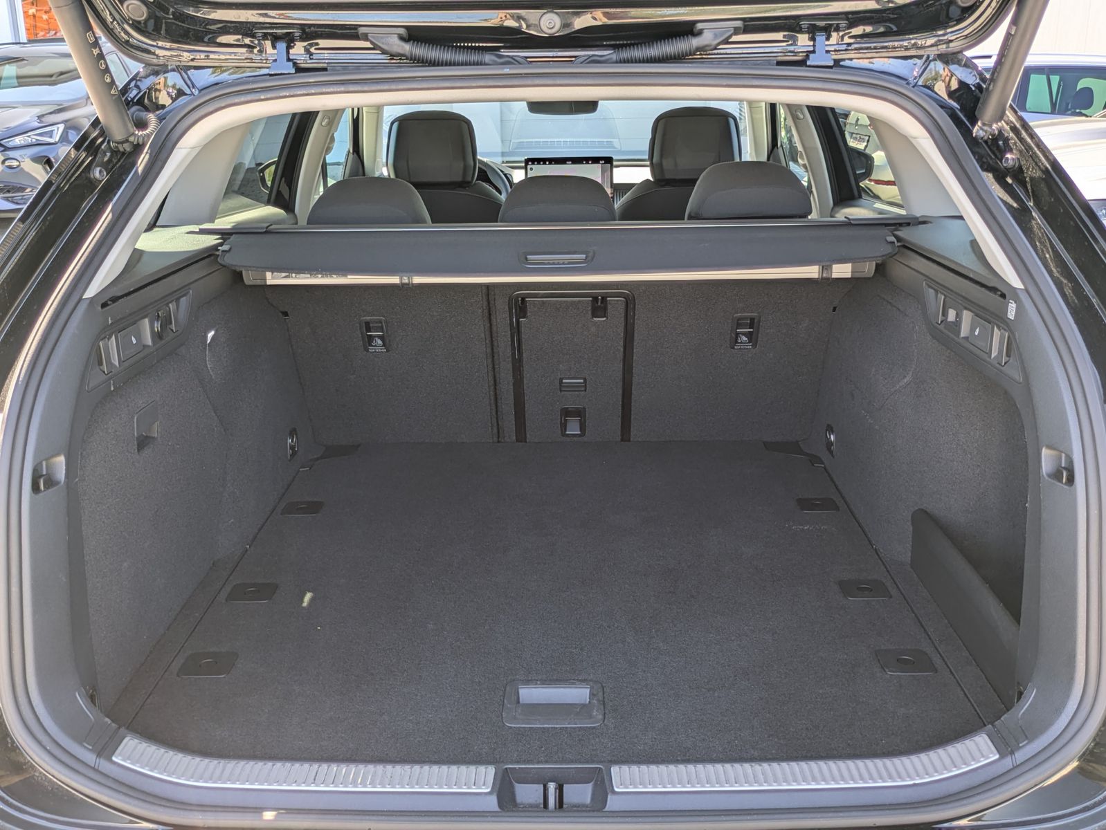 Fahrzeugabbildung SKODA Superb 2.0 TDI 4x4 Selection MATRIX*AHK*5J GAR.