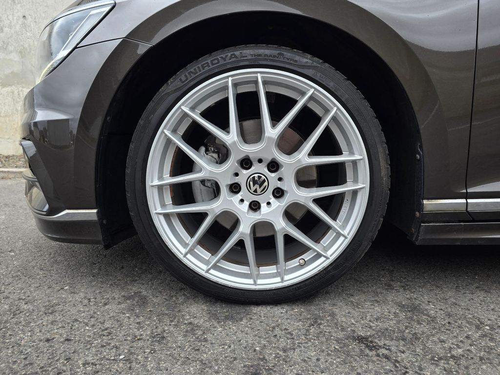 VW Passat Variant R-Line 2.0TDI 150PS DSG Pano DAB VW Passat Variant R-Line 2.0TDI 150PS DSG Pano DAB