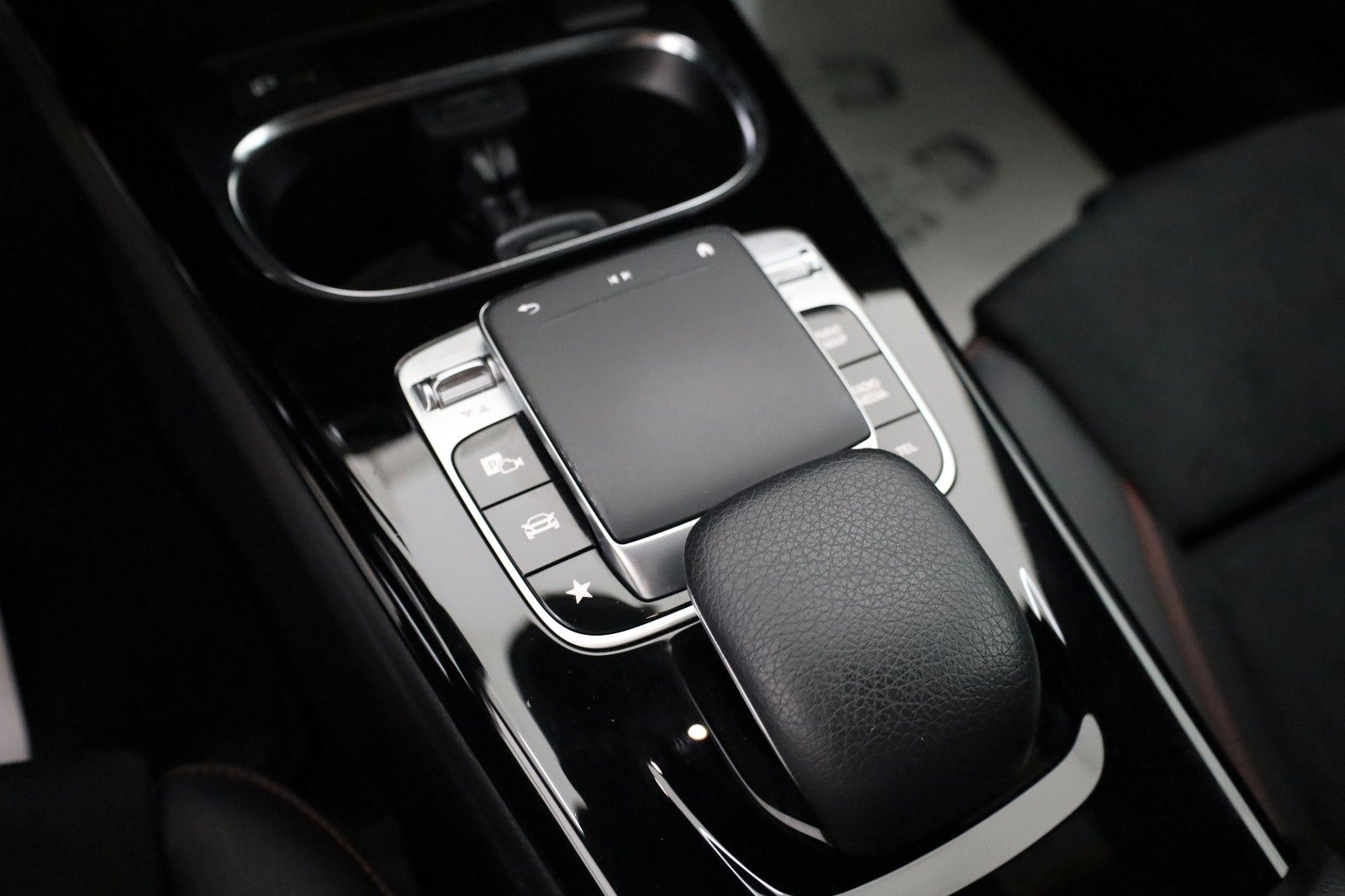 Fahrzeugabbildung Mercedes-Benz A 220 AMG Line T.Leder,Navi,LED,Kamera,SH,SR+WR