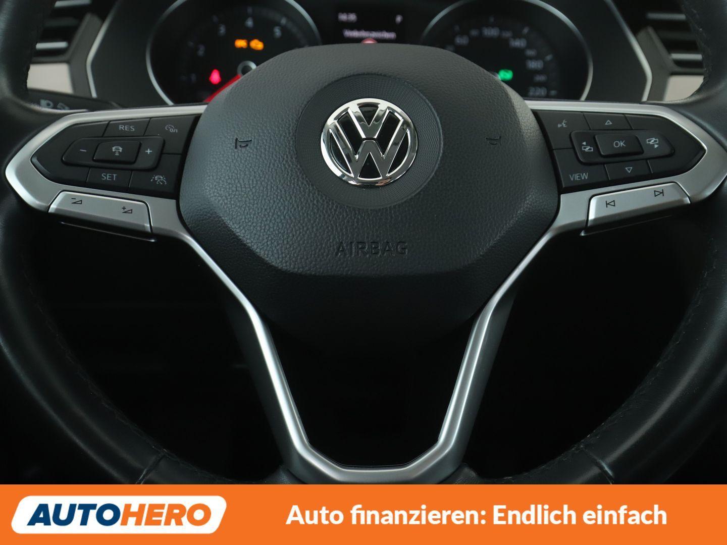 Volkswagen Passat 2.0 TSI Elegance Aut.*NAVI*PDC*SHZ*
