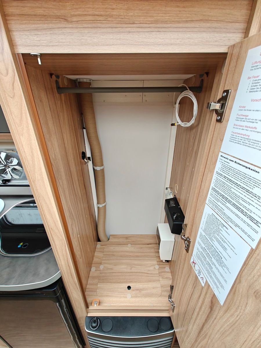 Fahrzeugabbildung HYMER / ERIBA / HYMERCAR Feeling 470 Elegance - JETZT 6.683€ SPAREN !!!