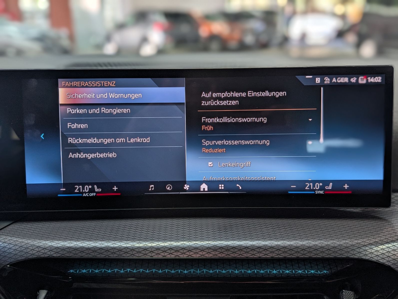 Fahrzeugabbildung BMW 320 d xDrive M Sport SHADOW PANO ACC KAM AHK LED