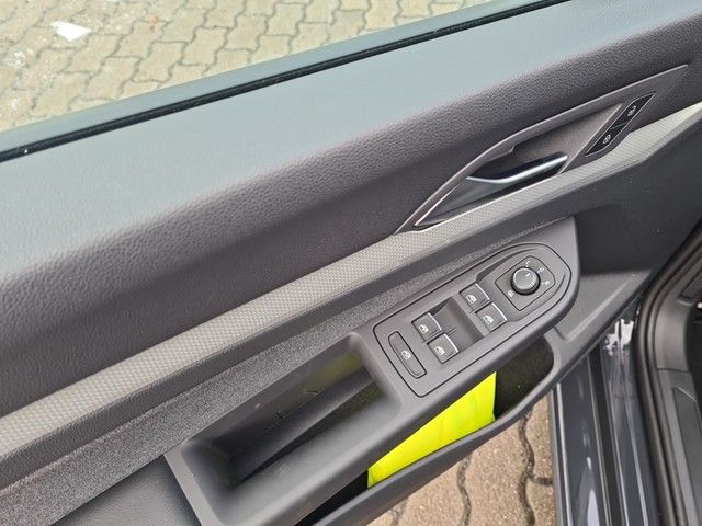 Fahrzeugabbildung Volkswagen Golf VIII TSI Move LED AID RFK SH LM